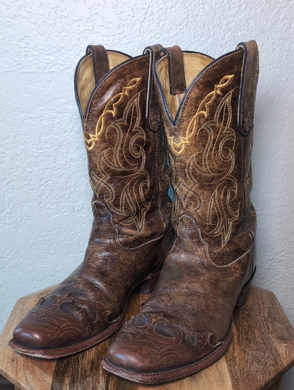 Tony Lama Classic Brown Embroidered Western Cowboy Boots